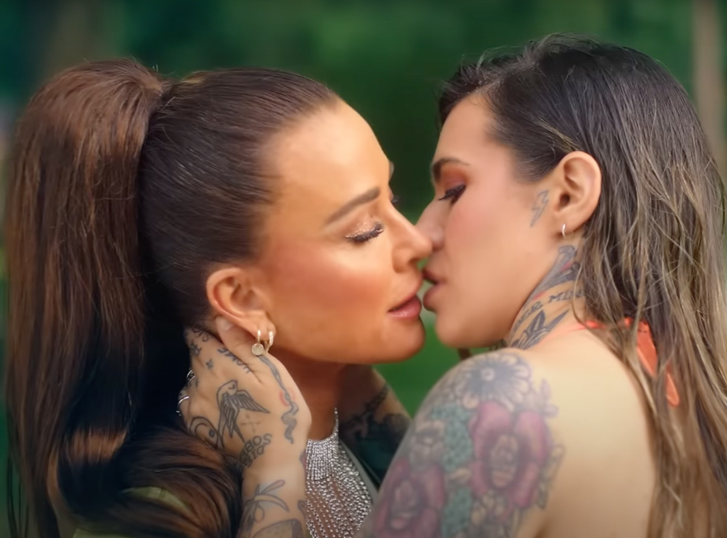 Paean Sex - Kyle Richards & Morgan Wade Strip Down in Steamy New Music Video