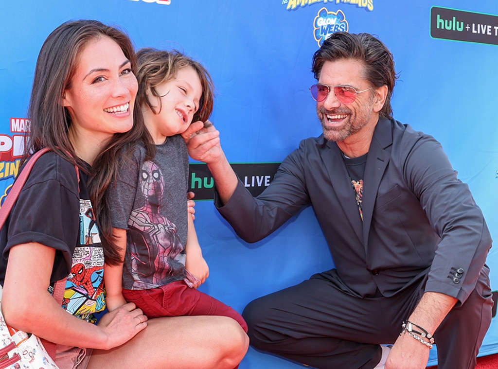 John Stamos bromea sobre el nuevo hito "traumático" de su hijo Billy que condujo a la terapia