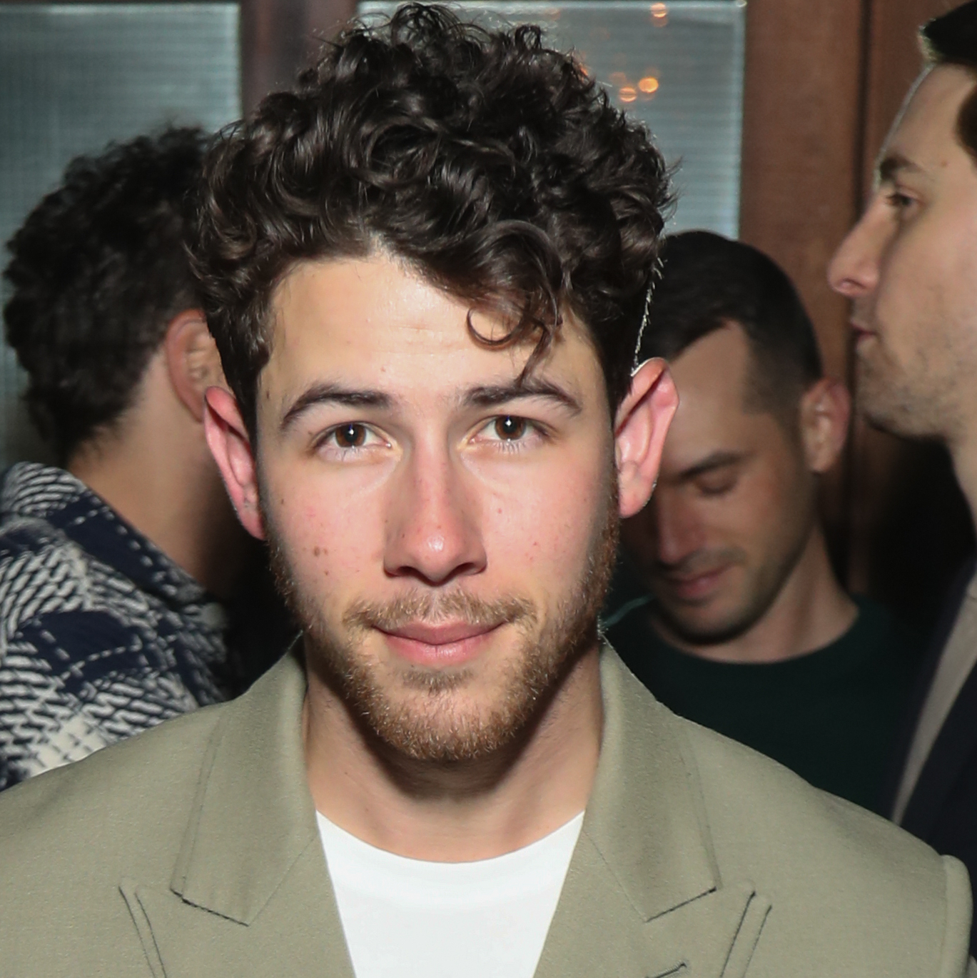 Nick Jonas Debuts Shaved Head in New…