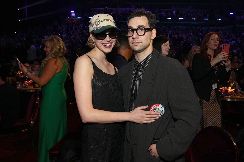 Margaret Qualley explica la mentira de su marido Jack Antonoff a Adam Sandler