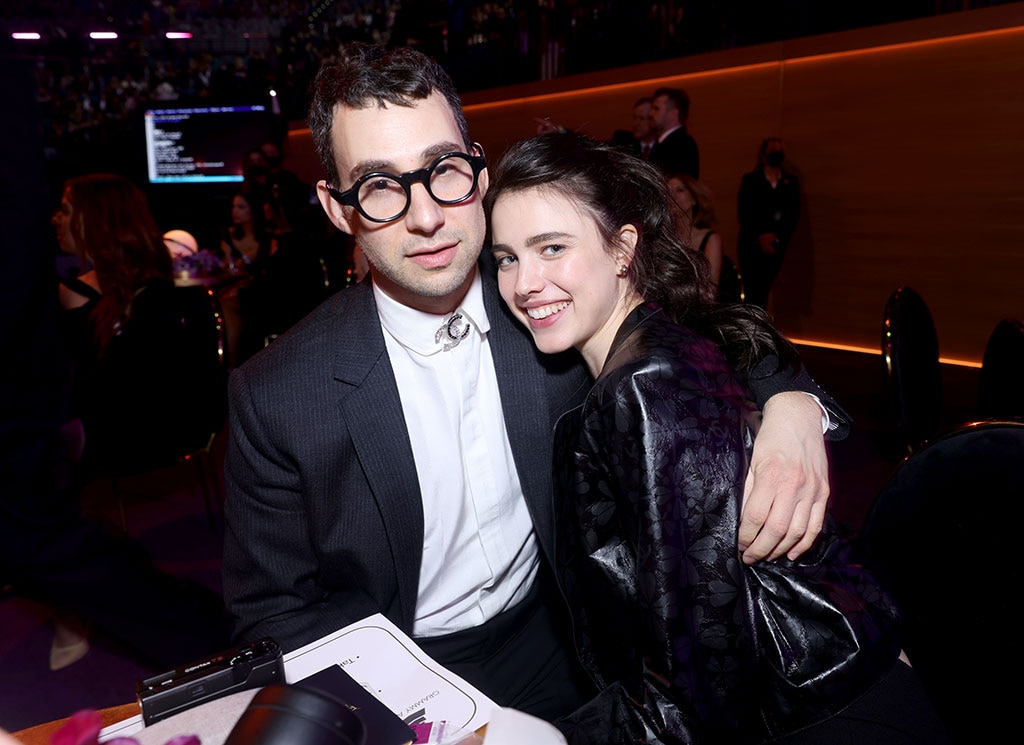 Margaret Qualley explica la mentira de su marido Jack Antonoff a Adam Sandler