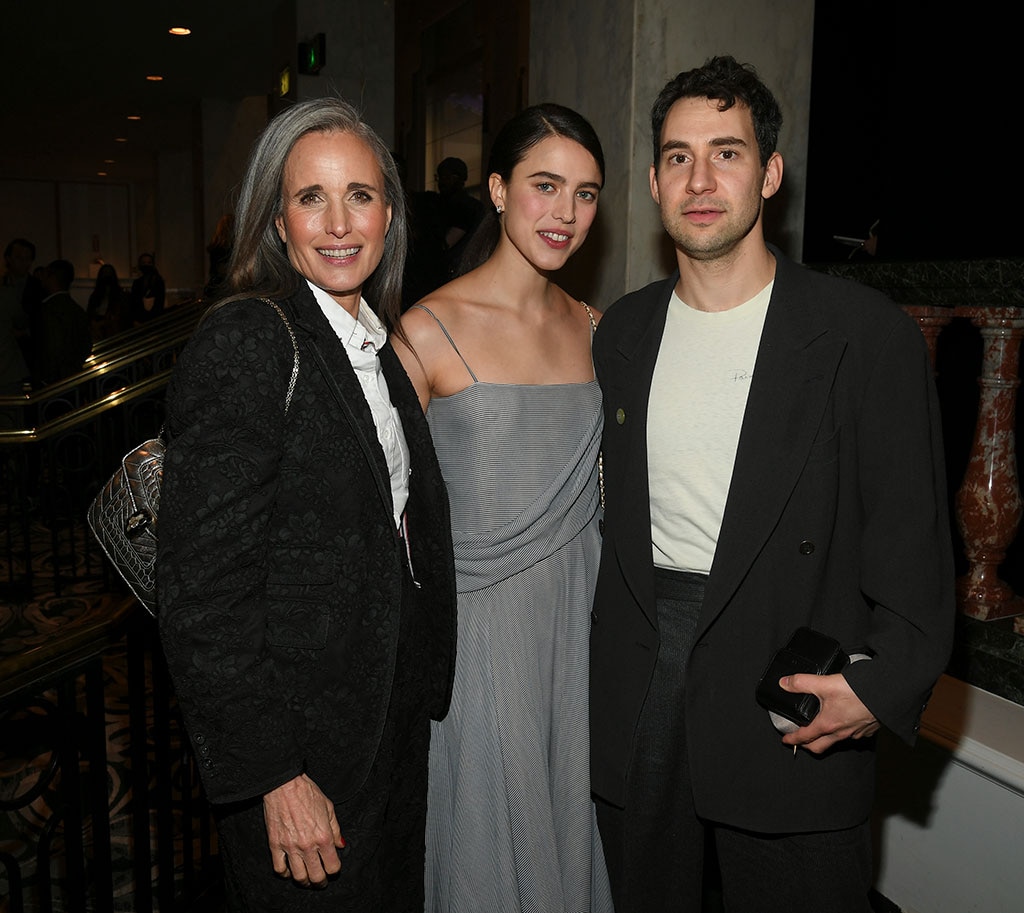 Margaret Qualley อธิบายเรื่องโกหกของสามี Jack Antonoff ต่อ Adam Sandler