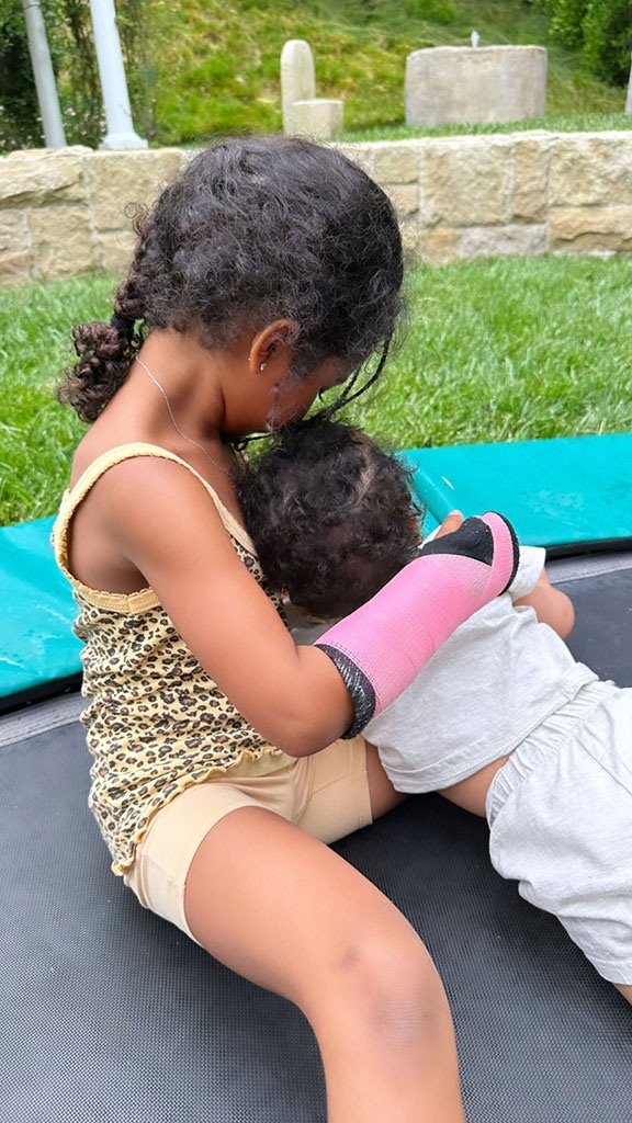 Khloe Kardashian, True Thompson, Trampoline, Instagram