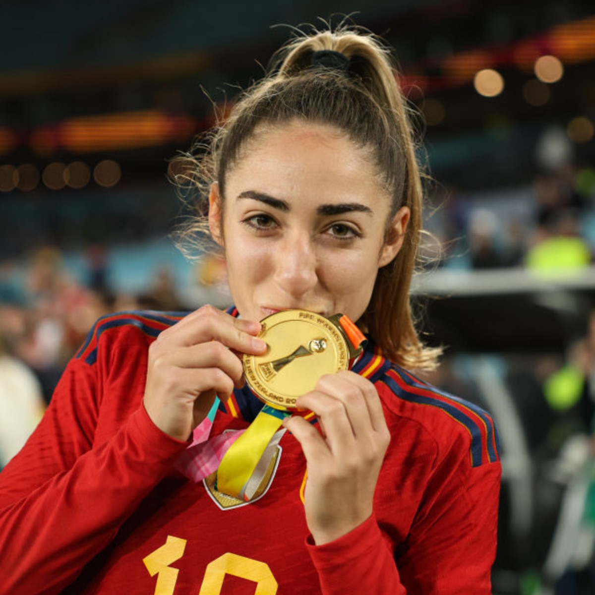 Soccer Player Olga Carmona Learns of Dad’s Death After World Cup Final