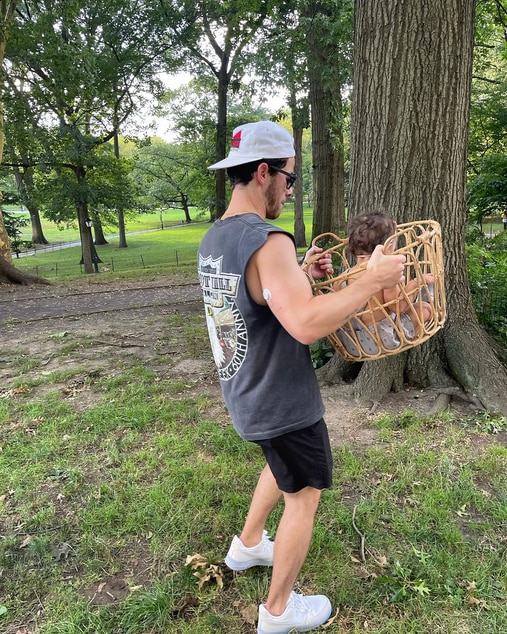 Nick Jonas detalha como Priyanka Chopra o ajuda a se preparar para os papéis