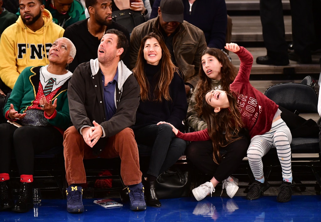 ลูก ๆ ของ Drew Barrymore และ Adam Sandler มีคืนภาพยนตร์เดทแรก 50 ครั้ง