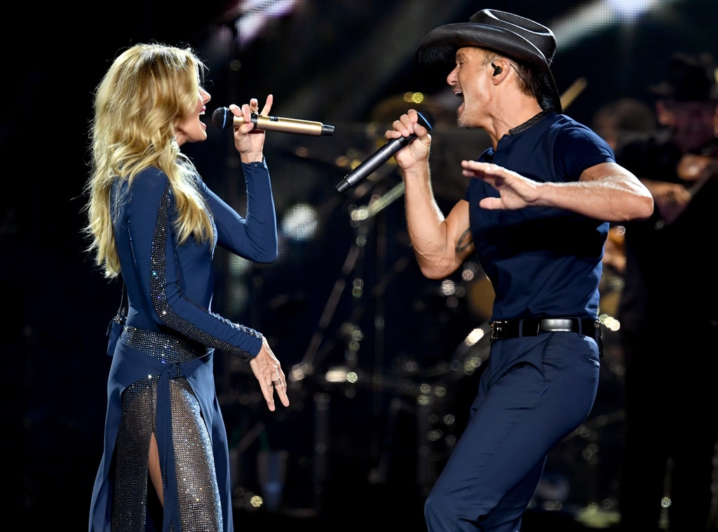 Tim McGraw jest nie do poznania bez swojego charakterystycznego kowbojskiego kapelusza