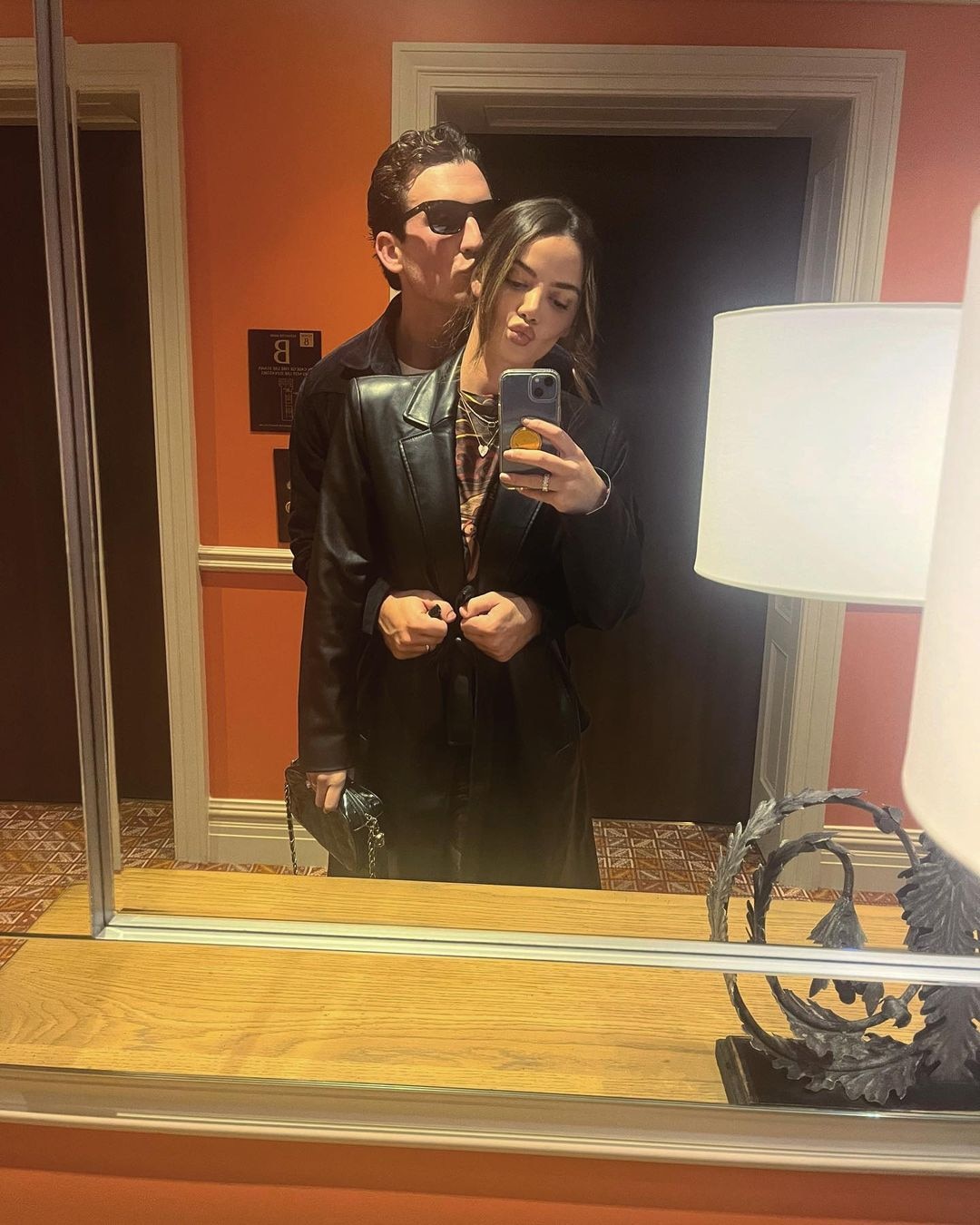 Como Keleigh Sperry comemora 32º aniversário com o marido Miles Teller