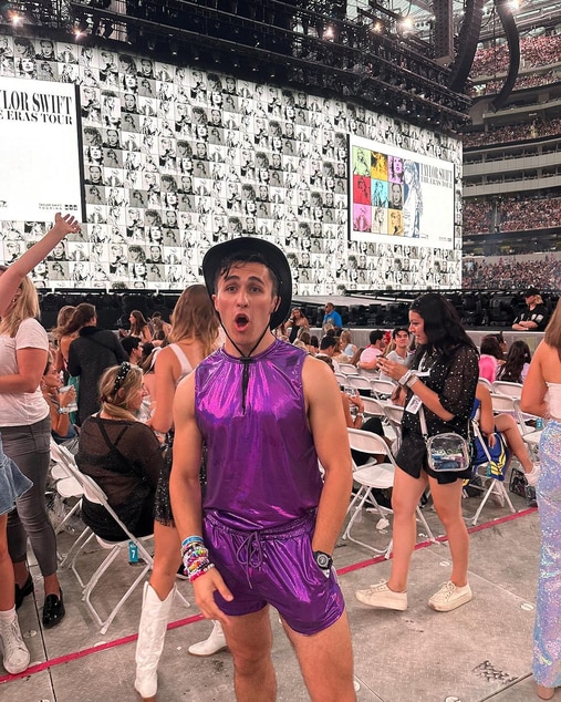 ดู Serena Williams และลูกๆ ของเธอ GRWM ที่แสนหวานสำหรับ Taylor Swift Eras Tour