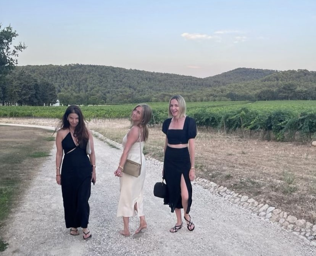 Jennifer Aniston, Molly McNearney, Amanda Anka