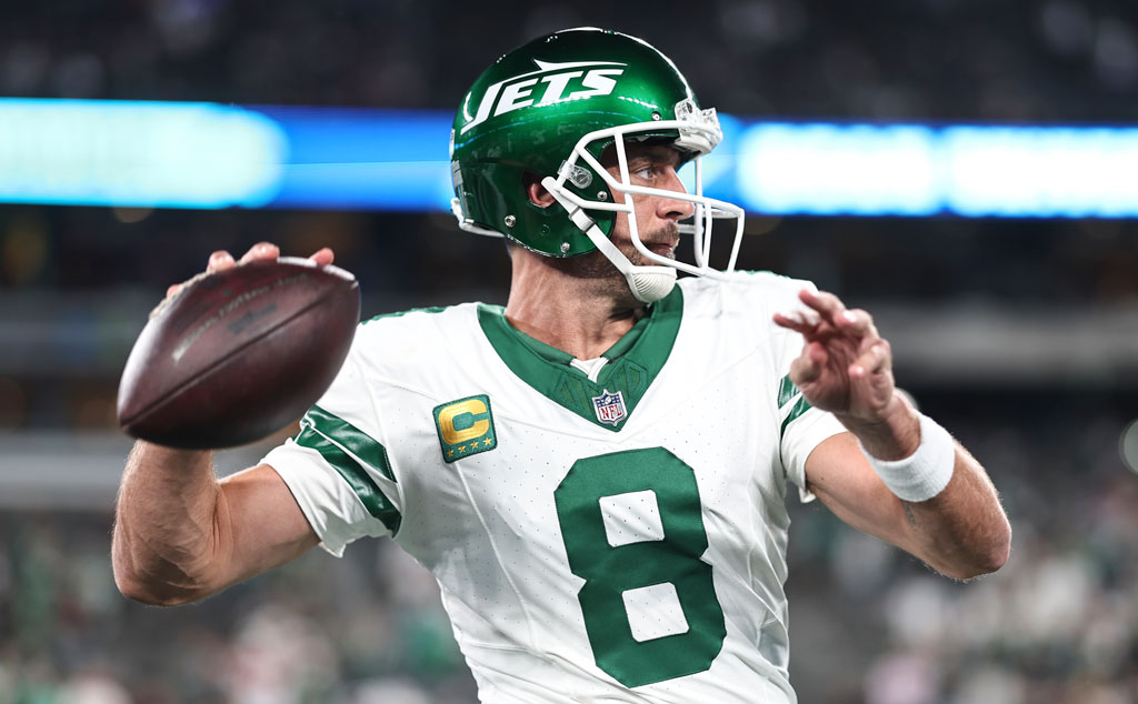 Jets Quarterback Aaron Rodgers Out of NFL Season With Torn