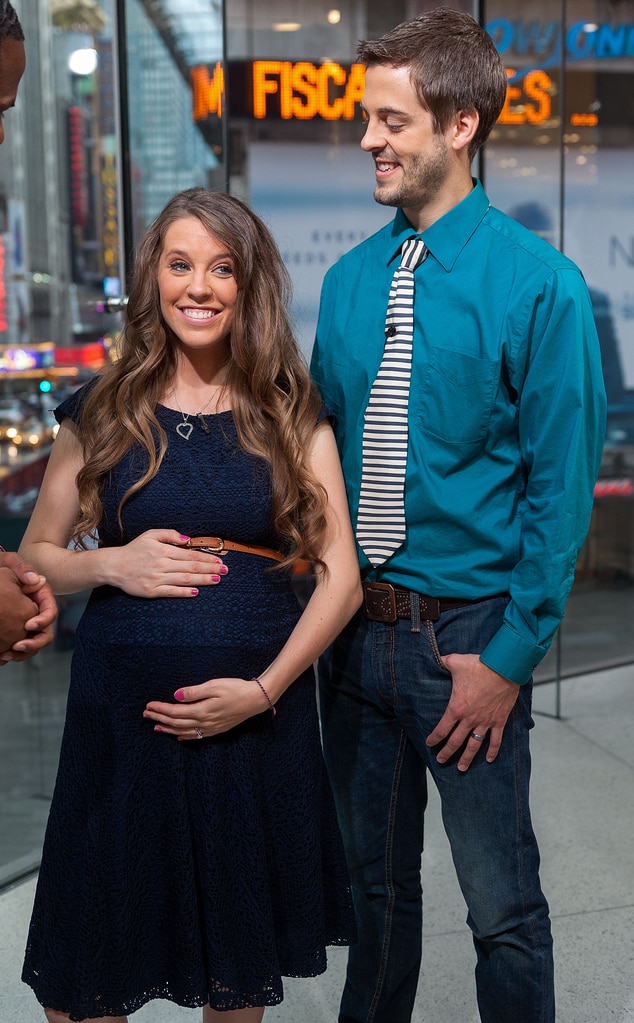 Gdzie Jill Duggar stoi z rodzicami Michelle i Jimem Bobem Duggarami