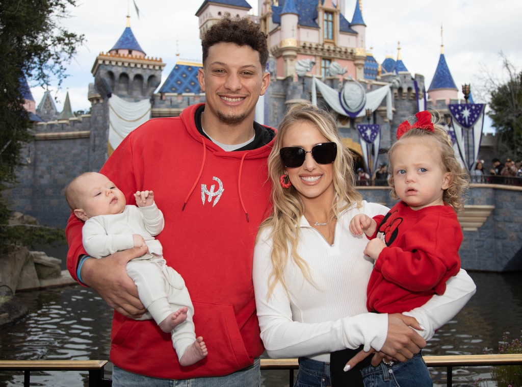 Patrick Mahomes, Brittany Mahomes, Bronze, Sterling, Disneyland 2023, NFL Quarterbacks
