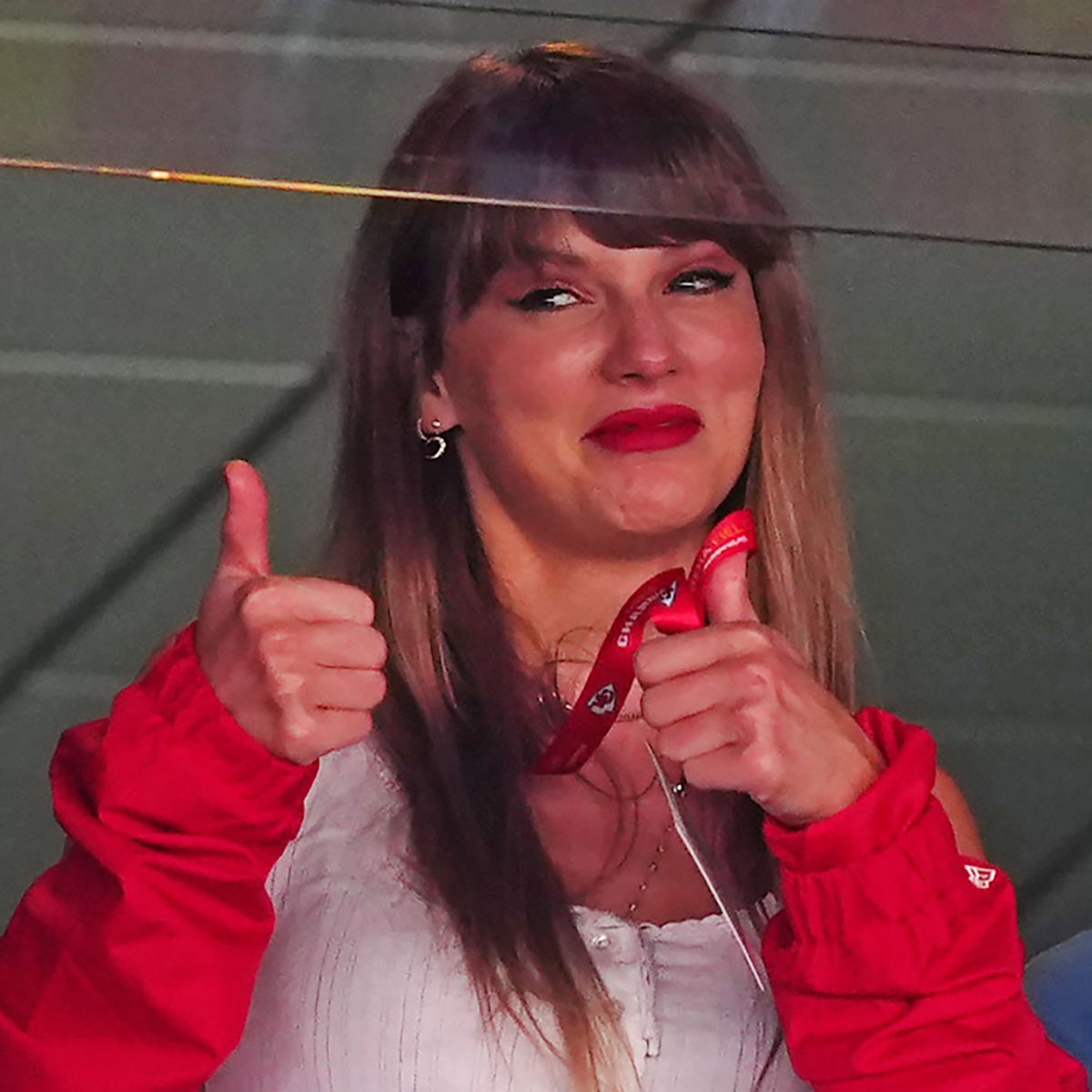 Taylor Swift Joins Travis Kelce's Mom At Kansas City Chiefs Game