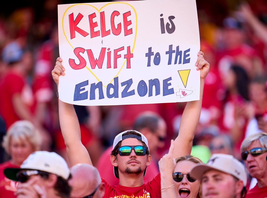 Travis Kelce Taylor Swift sign, Kansas City Chiefs, 2023