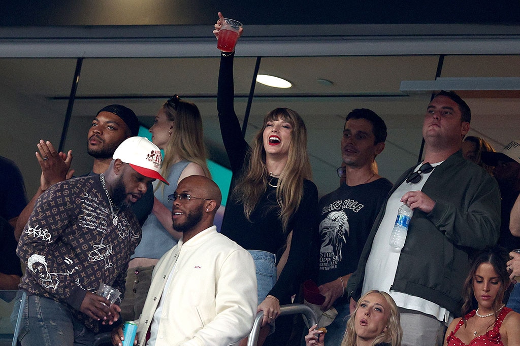 Taylor Swift, Travis Kelce Kansas City Chiefs Game 2, 2023