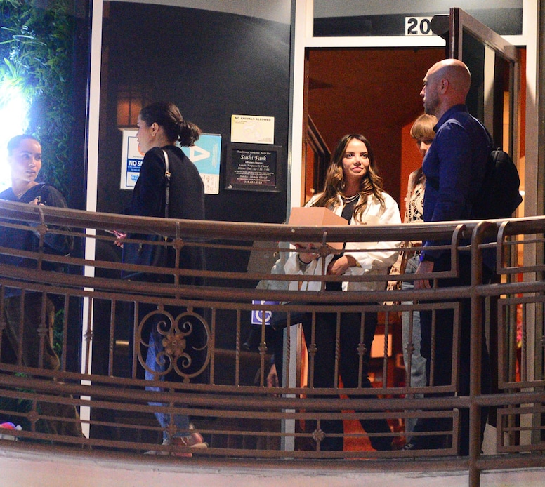 Taylor Swift, Selena Gomez, Zoë Kravitz, Keleigh Teller