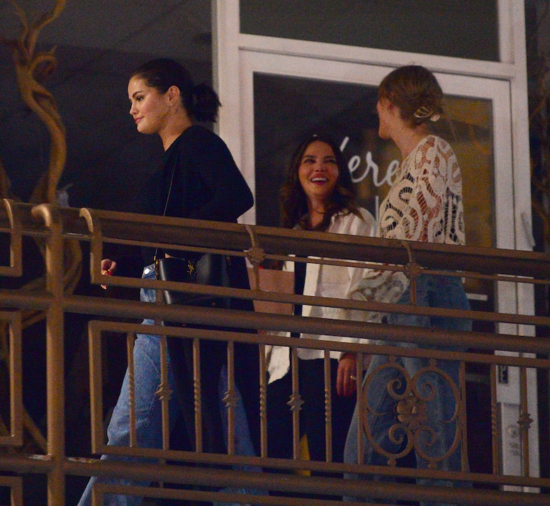 Taylor Swift, Selena Gomez, Zoë Kravitz, Keleigh Teller