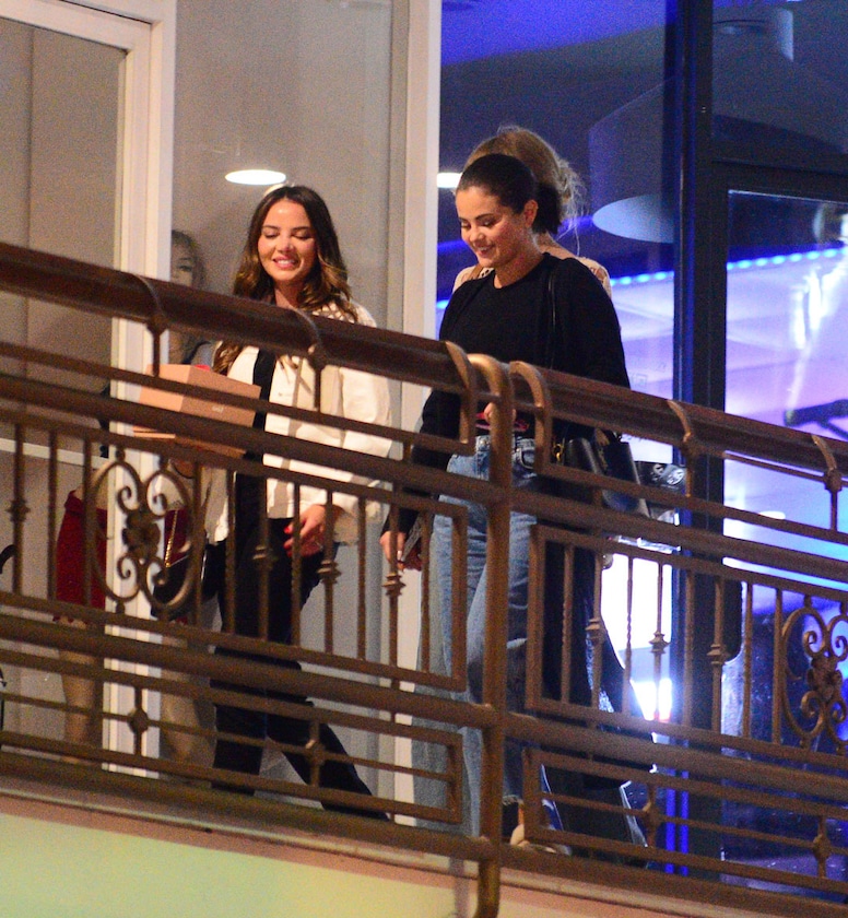 Taylor Swift, Selena Gomez, Zoë Kravitz, Keleigh Teller