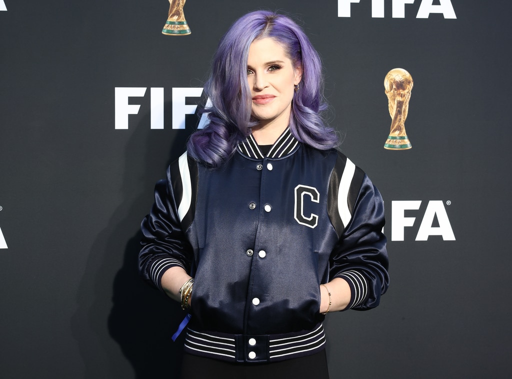 Kelly Osbourne e Son Sidney fazem passeio raro para apoiar Ozzy Osbourne