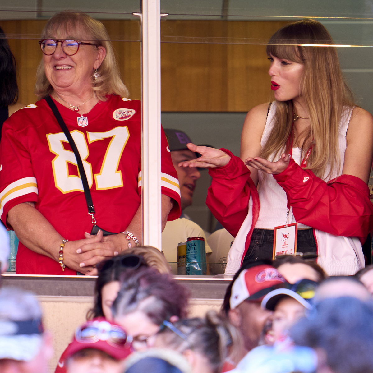 Taylor Swift, Donna Kelce, Travis Kelce Mother, Kansas City Chiefs Game, 2023