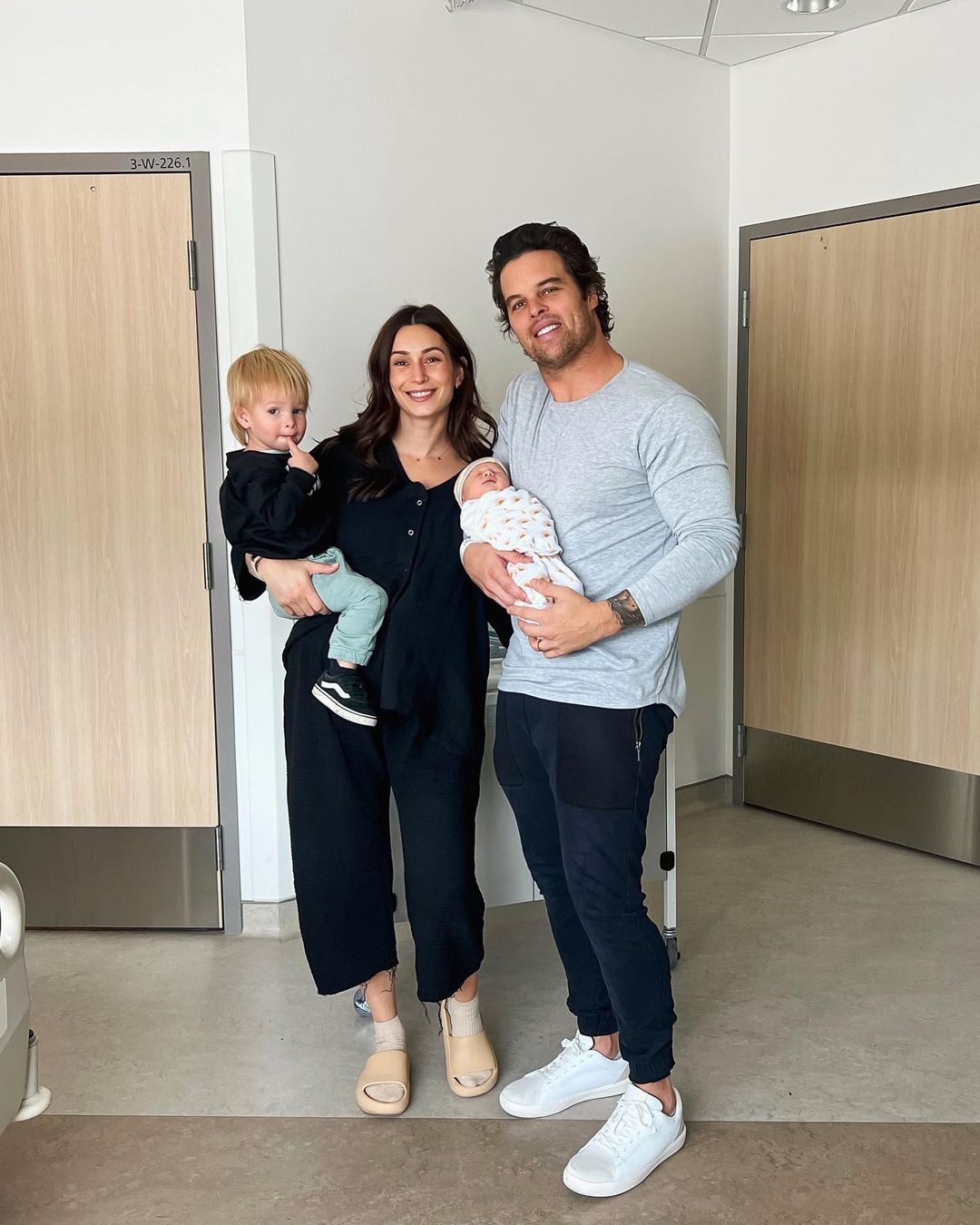 ปริญญาตรี Ben Higgins และภรรยา Jessica Clarke กำลังจะมีลูกคนแรก