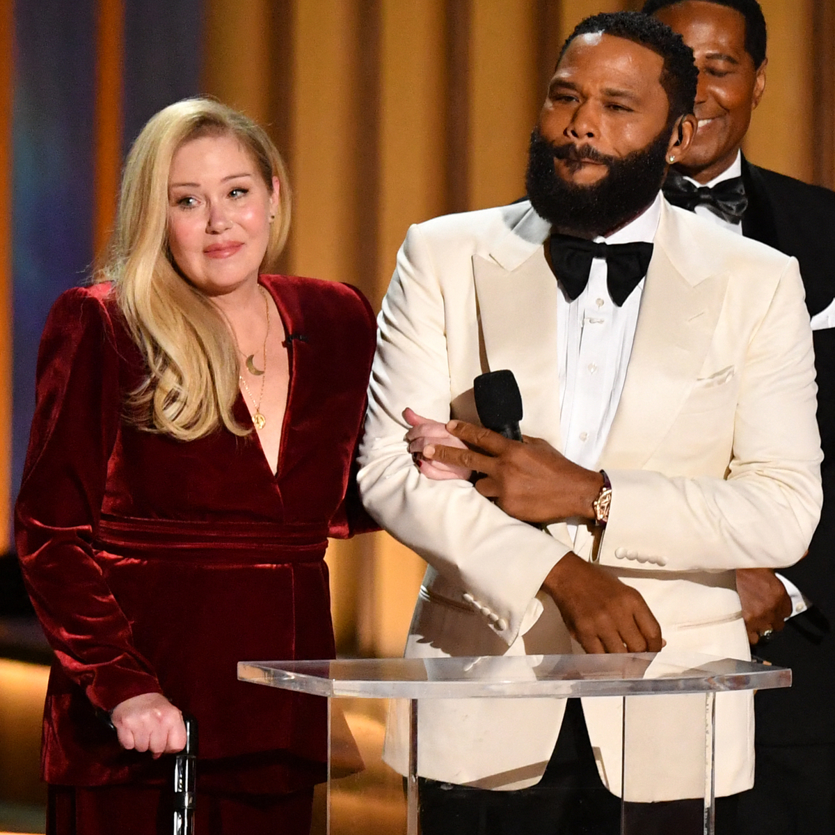 Christina Applegate Gets Standing Ovation at Emmys 2023 Amid MS Battle