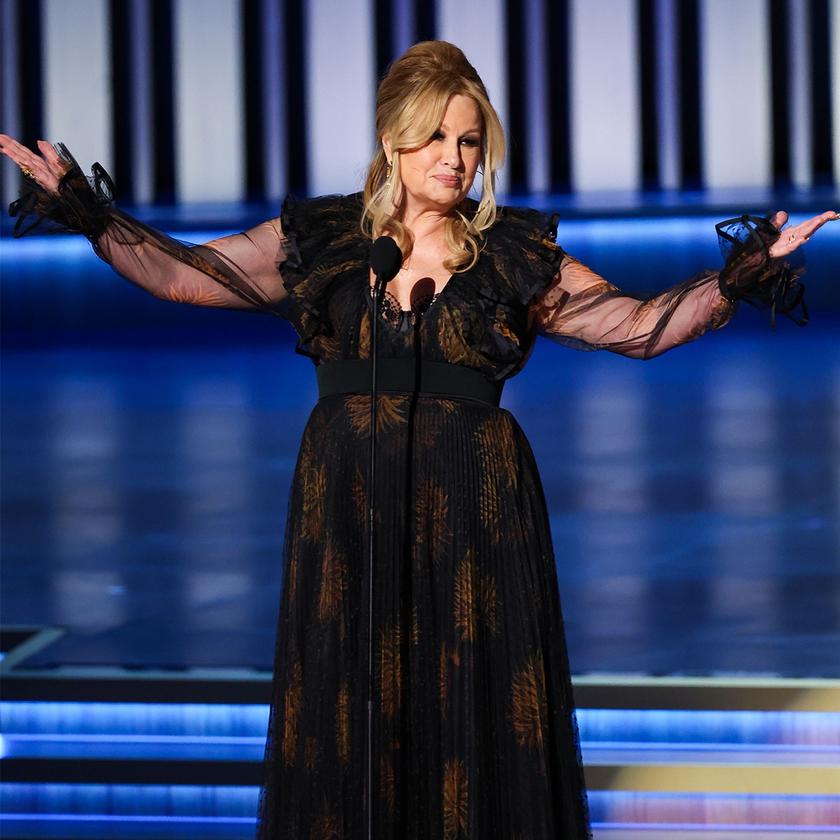 Jennifer Coolidge Has a Message for “All The Evil Gays” at the Emmys