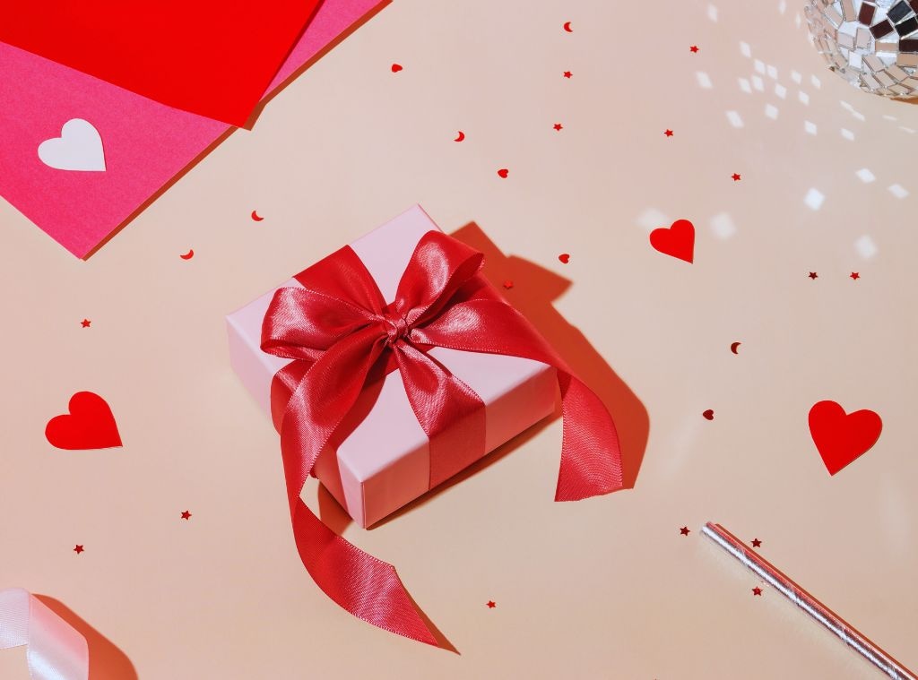 Shop - V-Day Gift Links - Hero Image