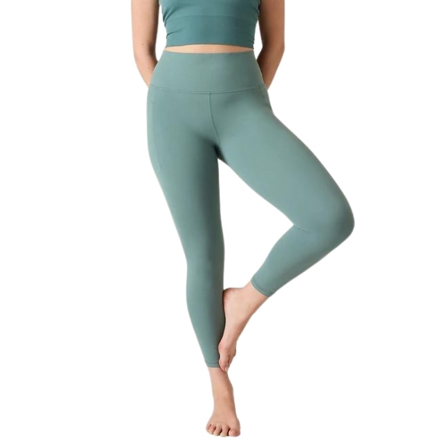 thick leg women in yoga pants