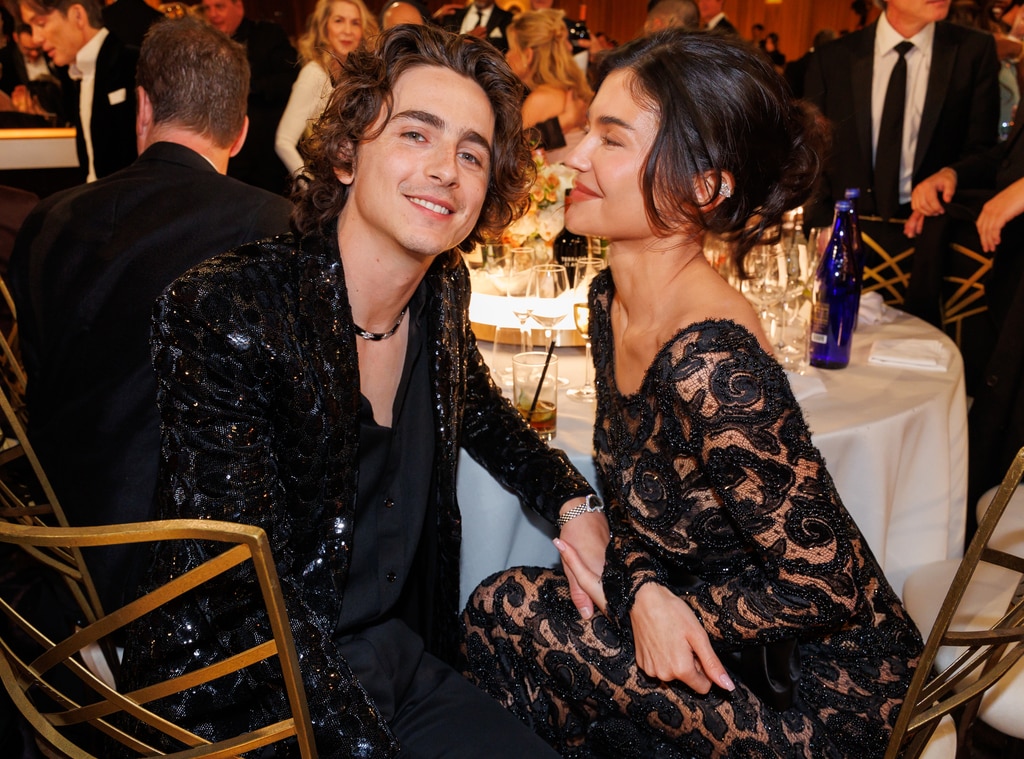 Kylie Jenner และ Timothee Chalamet เป็นเรื่องราวโรแมนติกแบบสาธารณะแต่เป็นส่วนตัว