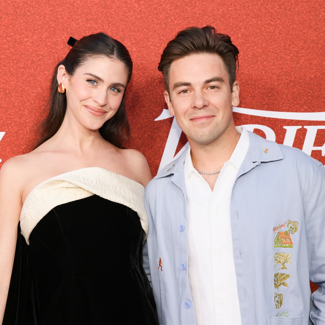 и Келси Крепел току що добавиха малък член към бандата си Ютубърите