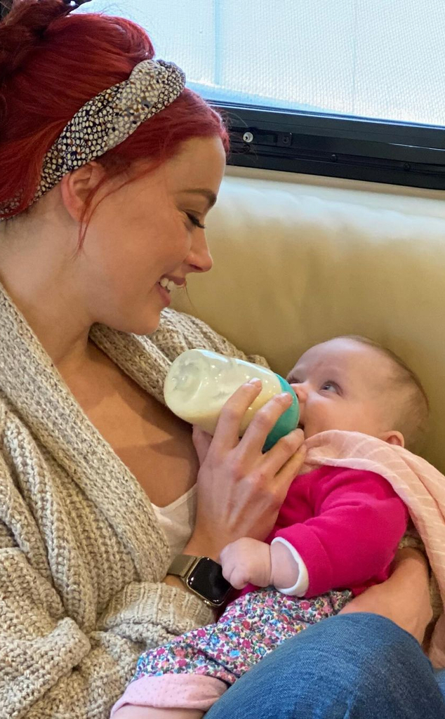 Amber Heard comparte una rara foto de su hija Oonagh