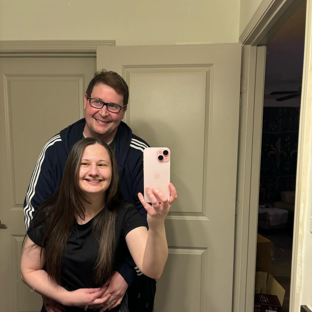 се застъпва за съпруга си Райън Андерсън След като съпругът