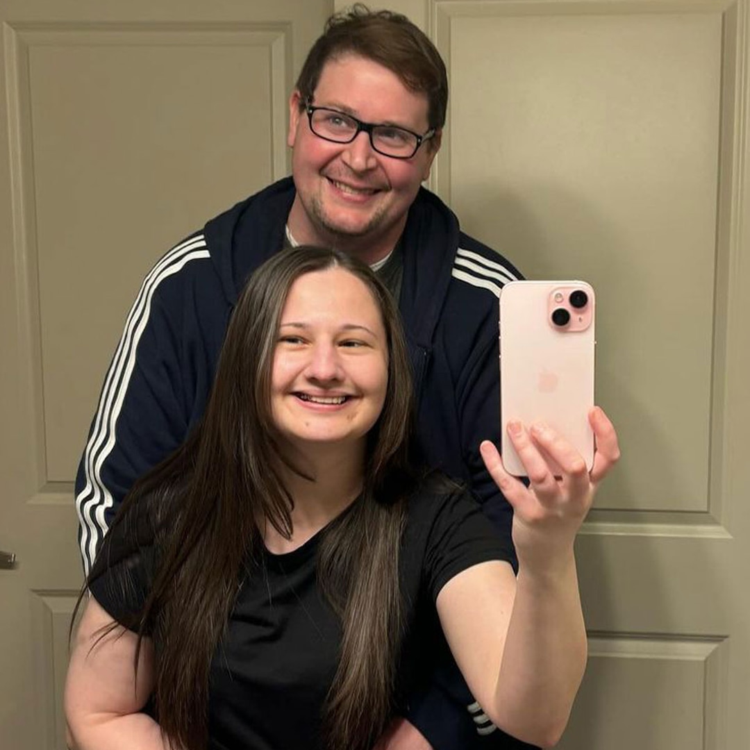 изглежда започва нова глава без съпруг Три месеца след като