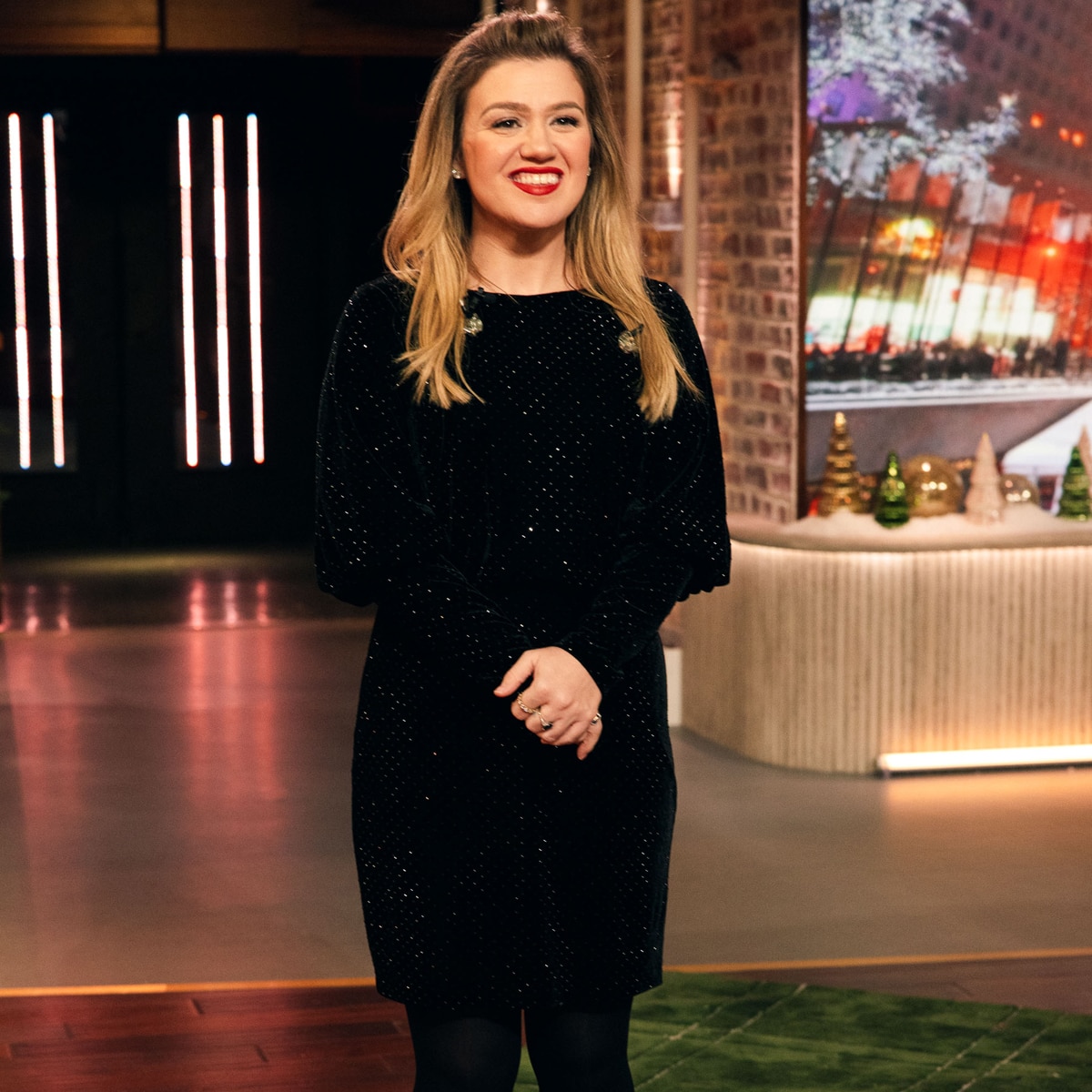 Fans Think Kelly Clarkson Has Lost So Much Weight After Seeing Her Latest  Instagram Post: 'Girl, You Are Snatched' - SHEfinds