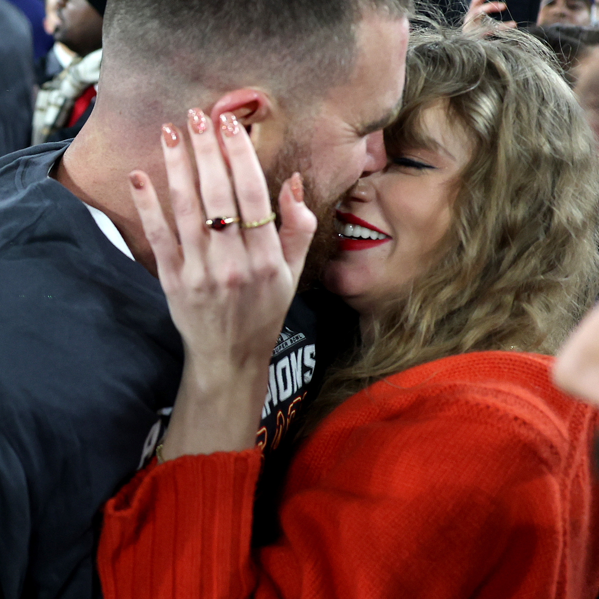 Photos from Taylor Swift and Travis Kelce: Romance Rewind