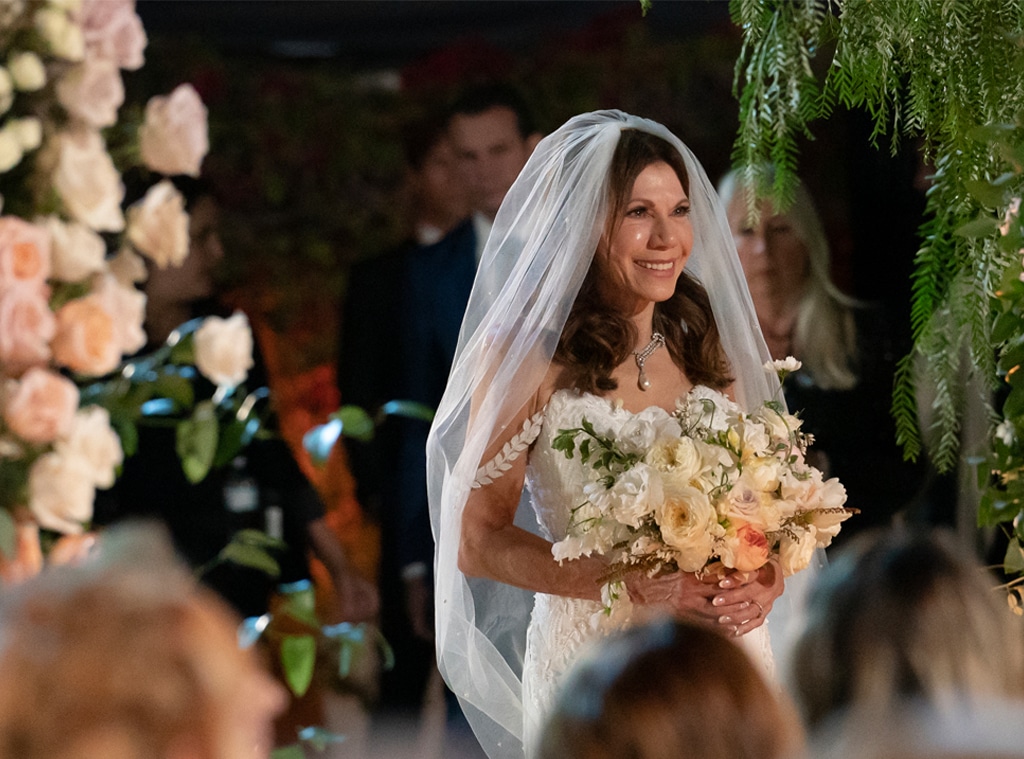 Golden Bachelor's Theresa Nist Has Bridal Wardrobe Malfunction Golden Bachelor's Theresa Nist Has Bridal Wardrobe Malfunction