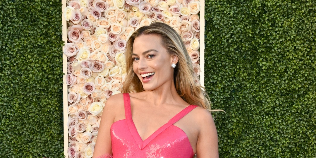 Golden Globes: Margot Robbie Is Literally Barbie With Hot Pink Look Golden Globes: Margot Robbie Is Literally Barbie With Hot Pink Look