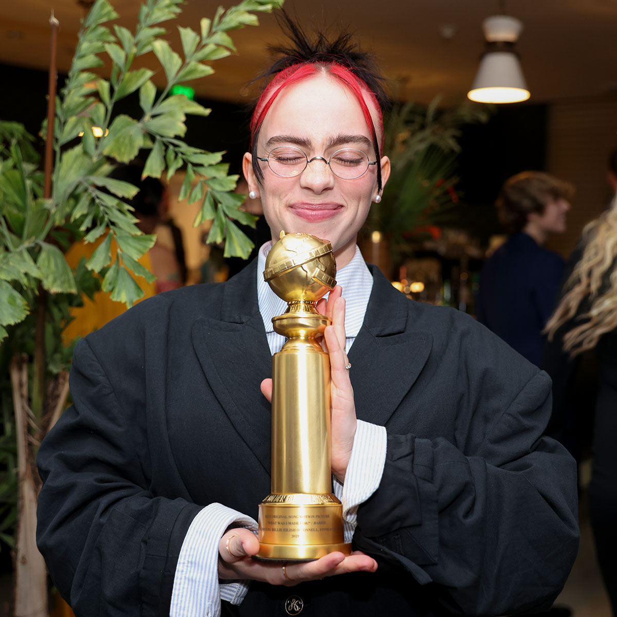 Вдигнете чаша за Били Айлиш, Ема Стоун и други звезди на партитата след наградите Златен глобус 2024
