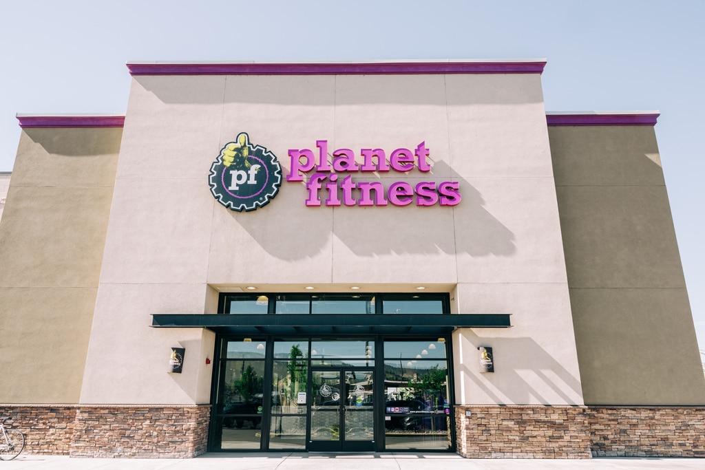 Man Found Dead in Tanning Bed at Planet Fitness Gym After 3 Days