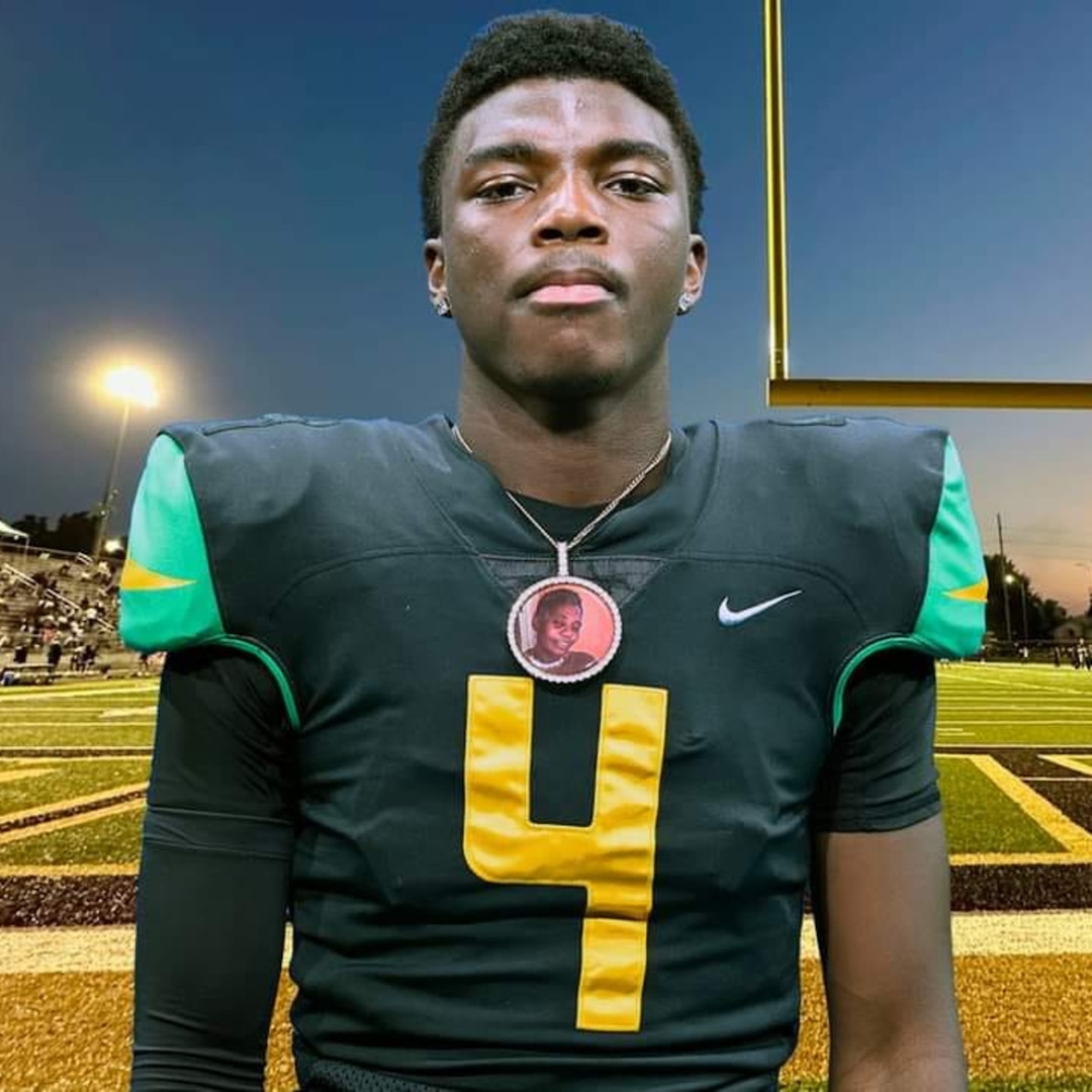 High School Varsity Athlete, 17, Dead After Unsolved Mystery Homicide – E! Online High School Varsity Athlete, 17, Dead After Unsolved Mystery Homicide – E! Online