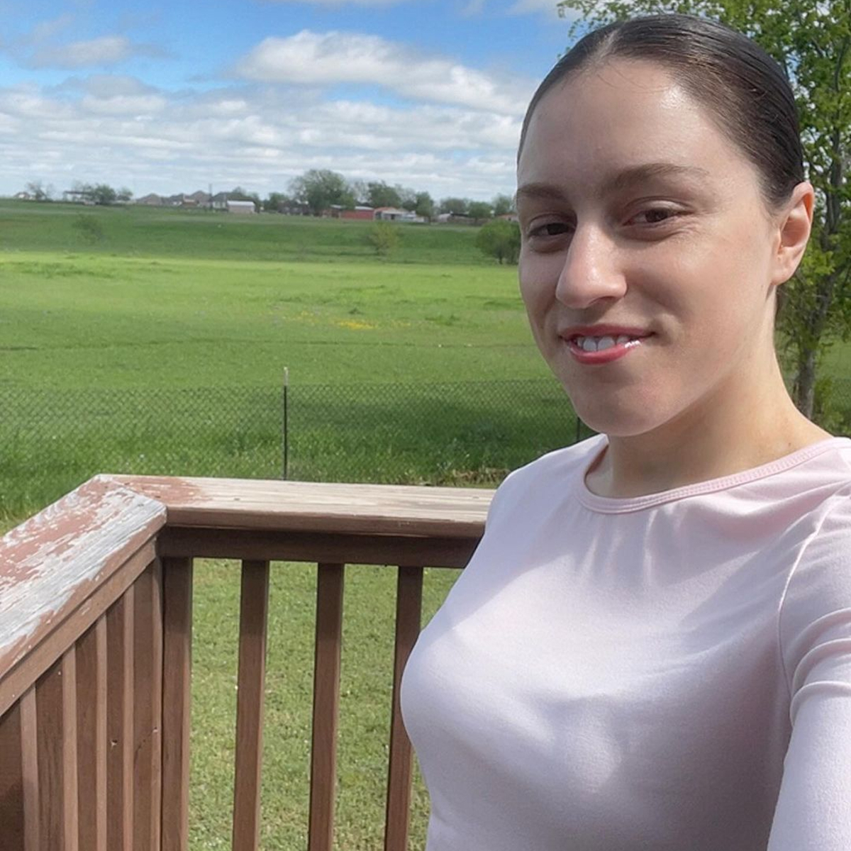 Influencer Shares How She Escaped Amish Family With 