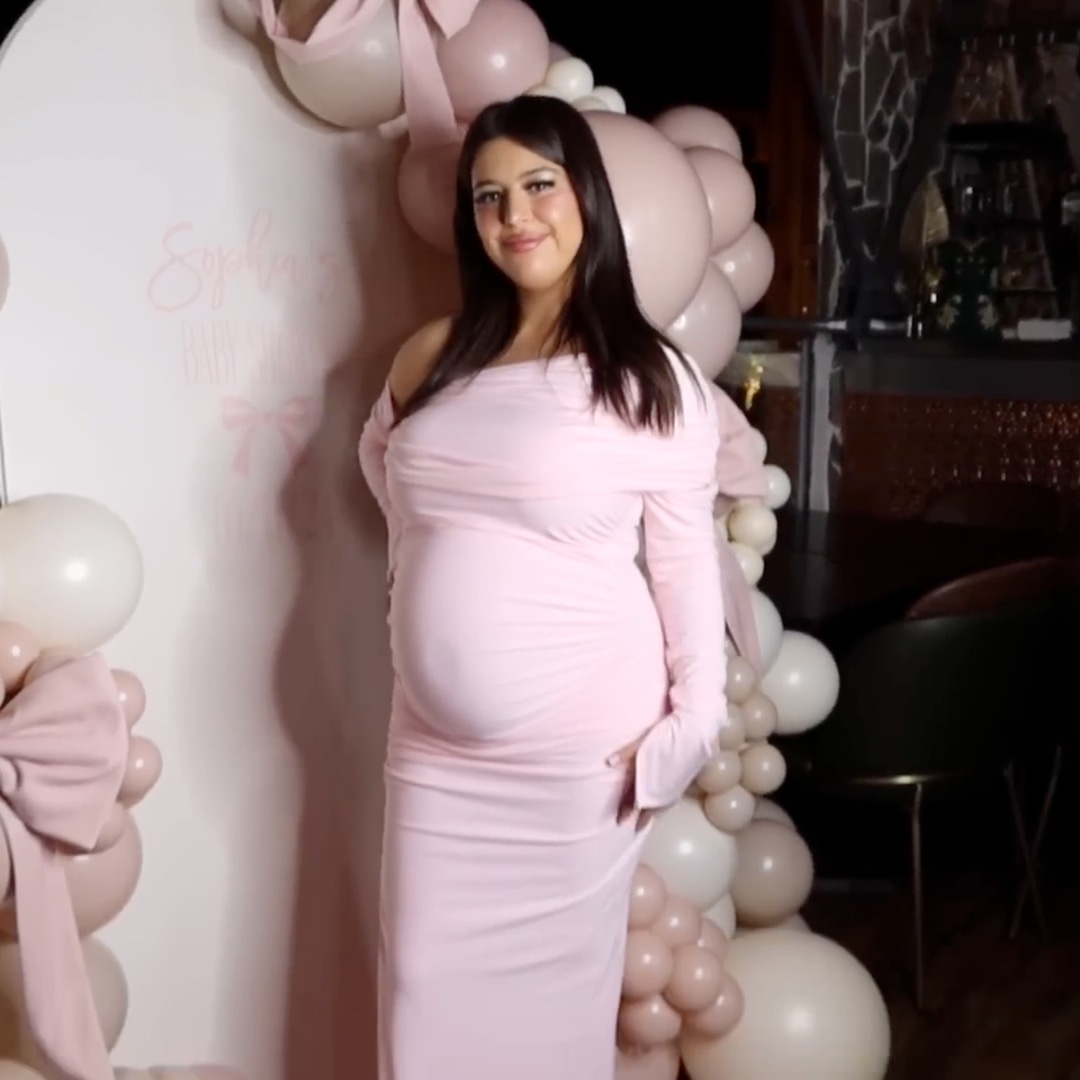 How Pregnant Sophia Grace’s Cousin Rosie McClelland “Saved” Her Baby Shower – E! Online How Pregnant Sophia Grace’s Cousin Rosie McClelland “Saved” Her Baby Shower – E! Online