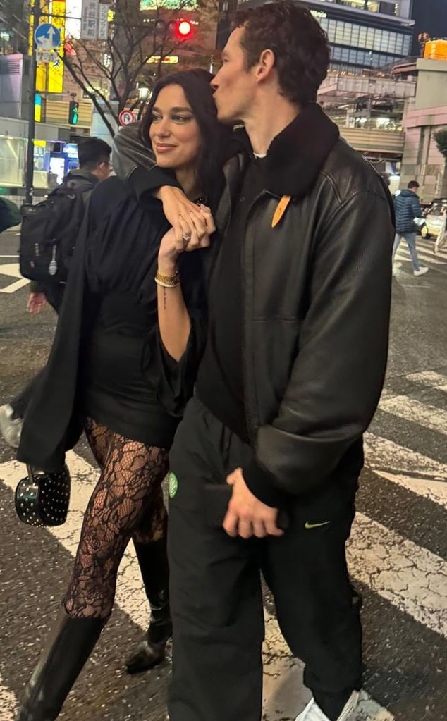 Dua Lipa와 Callum Turner는 Date Night 사진에서 밤새도록 춤을 춥니 다.