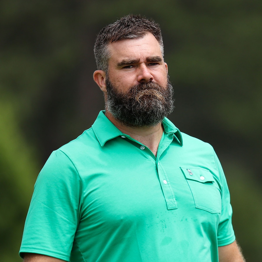 Jason Kelce Smashes Man’s Phone After Person Calls Travis Kelce a Homophobic Slur – E! Online Jason Kelce Smashes Man’s Phone After Person Calls Travis Kelce a Homophobic Slur – E! Online
