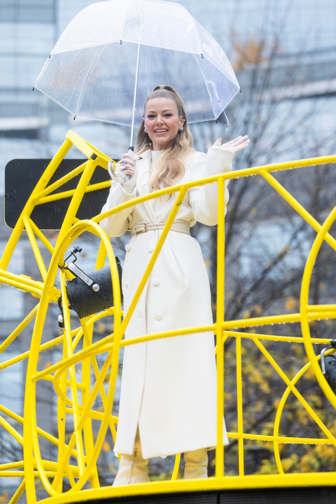 Ariana Madix und andere trotzen dem Regen bei Macy's Thanksgiving Day Parade