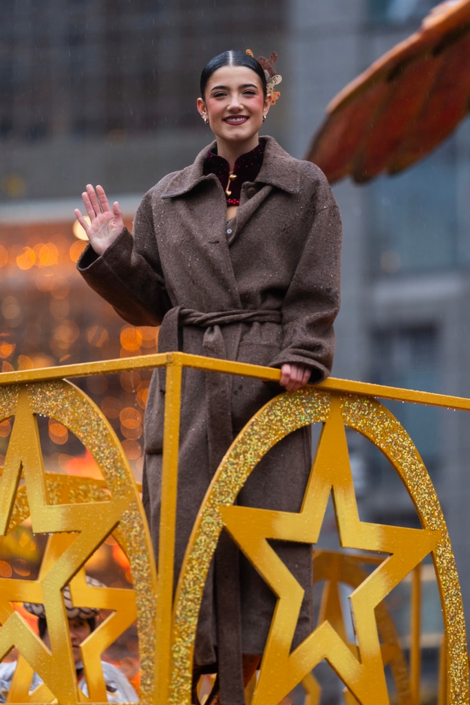 Ariana Madix und andere trotzen dem Regen bei Macy's Thanksgiving Day Parade