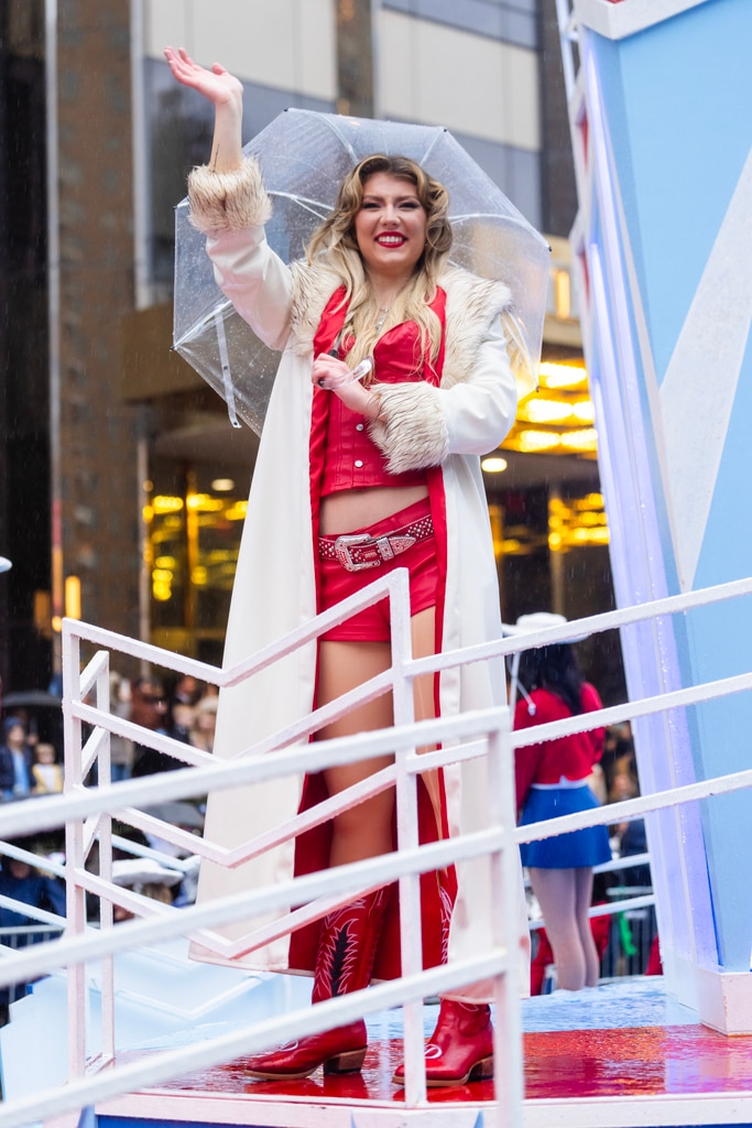 Ariana Madix und andere trotzen dem Regen bei Macy's Thanksgiving Day Parade