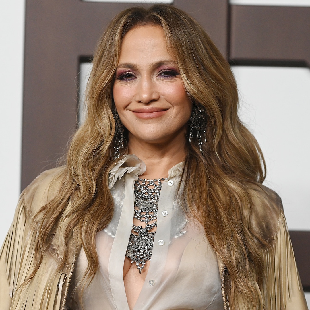 Jennifer Lopez’s Bikini Selfie During Aspen Trip Will Have Your Jaw on the Floor – E! Online Jennifer Lopez’s Bikini Selfie During Aspen Trip Will Have Your Jaw on the Floor – E! Online